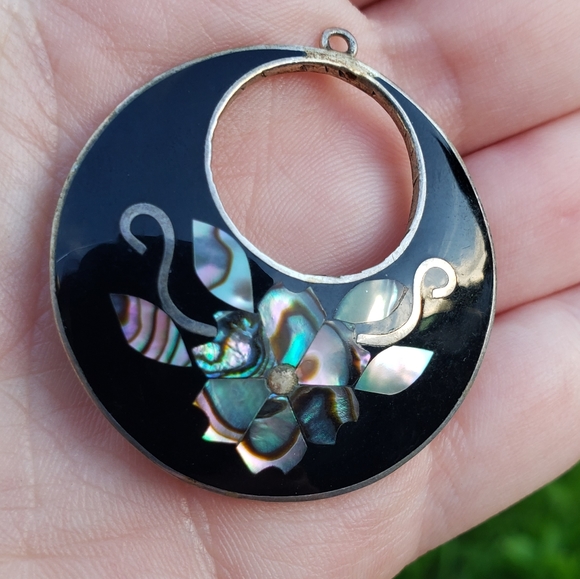 Vintage Abalone Shell Alpaca Silver Floral Pendant - Picture 4 of 4